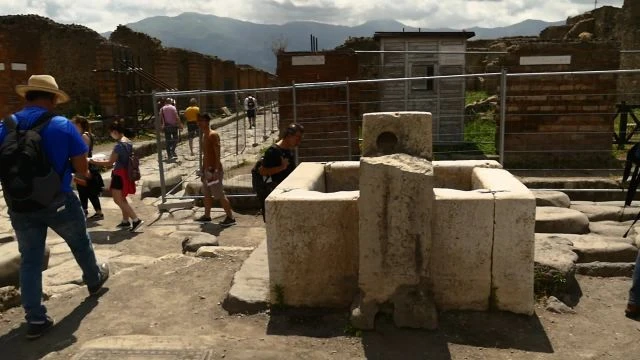 Street Crosses:  Looking for Evidence of Jesus Devotion in Pompeii